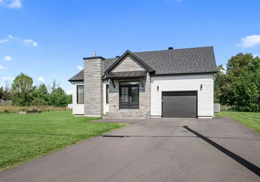 Maison à vendre - 13 1re Rue, Saint-Stanislas-de-Kostka, J0S 1W0