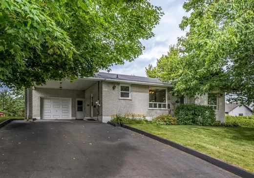 Bungalow à vendre - 227 Rue Dominique, Waterville, J0B3H0