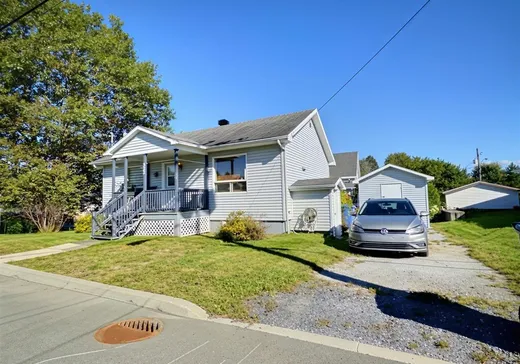 House for sale - 322 7e Avenue, Weedon, J0B 3J0