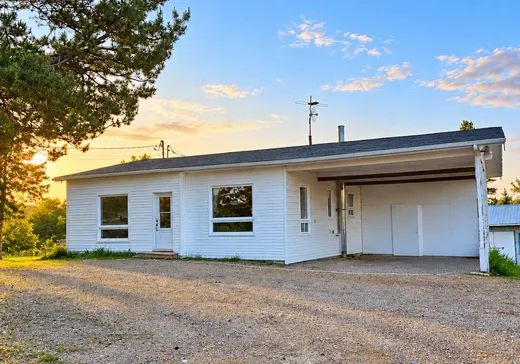 Maison à étages à vendre - 14951 Route 395 N., Amos, J9T3A1