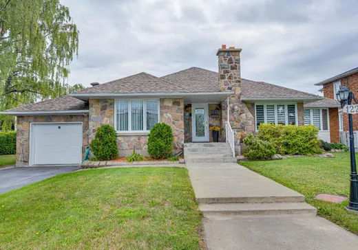 Maison à étages à vendre - 122 Rue St-Charles, Salaberry-de-Valleyfield, J6S4A1