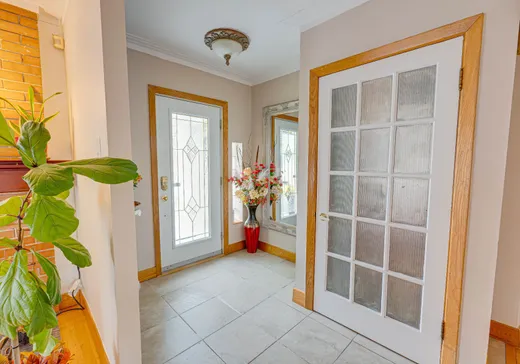 Maison à vendre - 122 Rue St-Charles, Salaberry-de-Valleyfield, J6S 4A1
