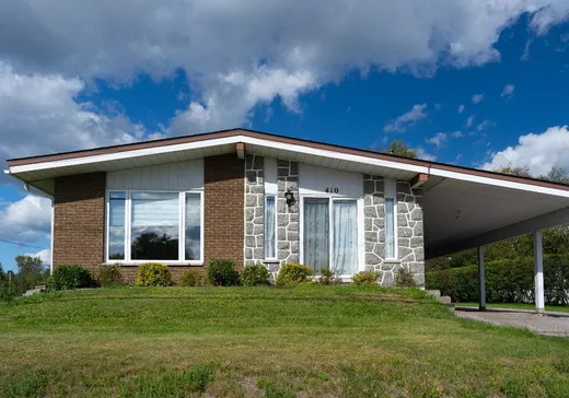 Two or more stories for sale - 410 Boul. Des Ruisseaux, Mont-Laurier, J9L0S6