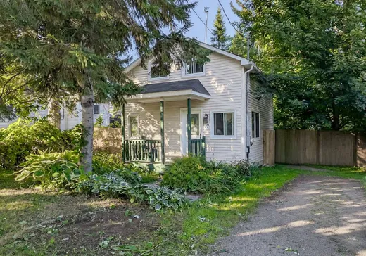 Two or more stories for sale - 17 39e Avenue, Sainte-Marthe-sur-le-Lac, J0N1P0