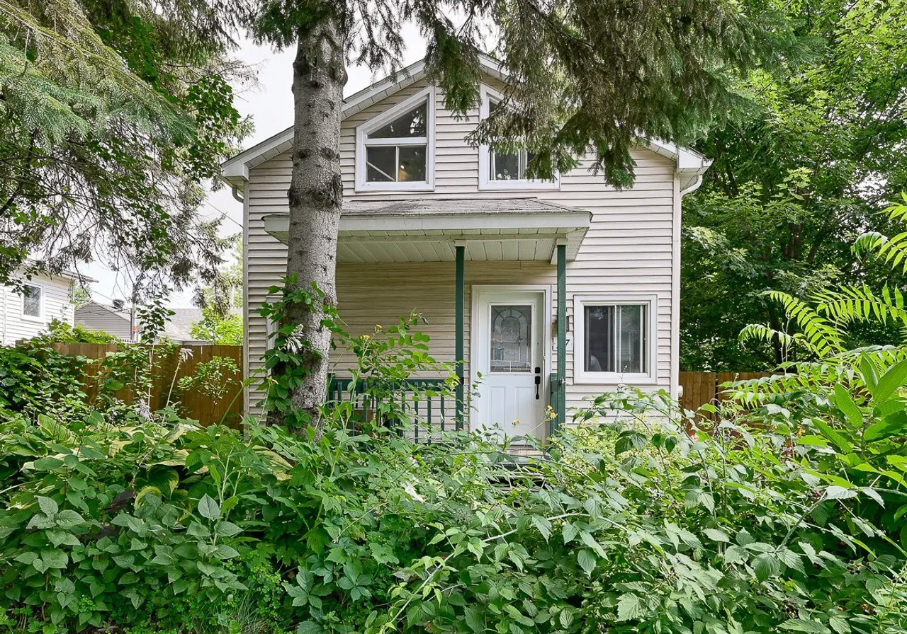 17 39e Avenue — photo 2