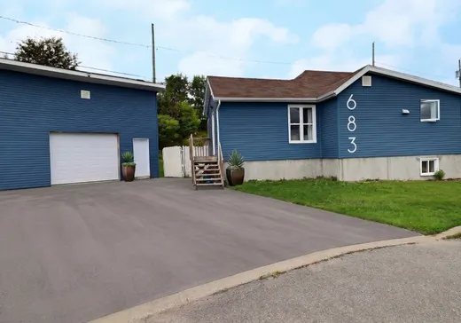 Maison à étages à vendre - 683 Place des Mineurs, Amos, J0Y1Z0