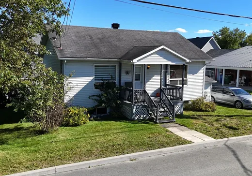 Maison à étages à vendre - 322 7e Avenue, Weedon, J0B3J0
