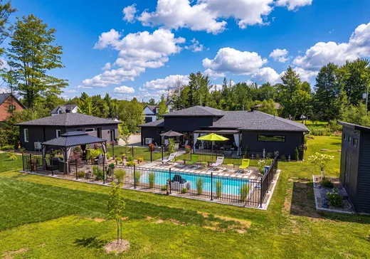 Maison à vendre - 242 Rue Hélène, Sherbrooke, J0B 3G0
