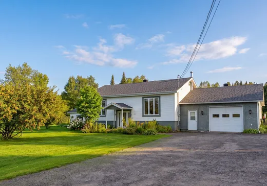 Two or more stories for sale - 4151 Ch. du Lac-Nadeau, Mont-Laurier, J9L3G4