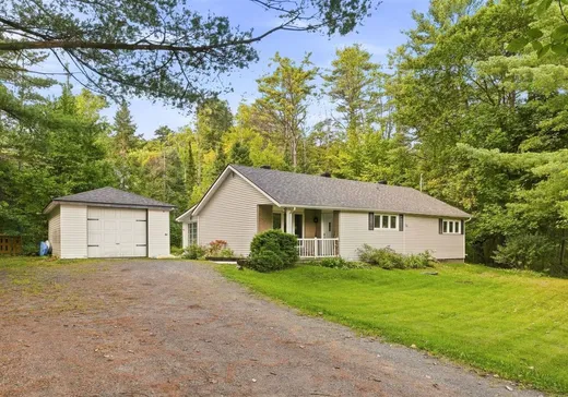 Bungalow for sale - 949 Route 105, Wakefield, J9B1P3