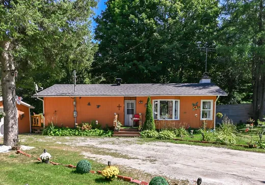 Bungalow for sale - 741 Rue Principale, Saint-Sauveur, J0R1K0