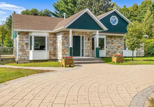 Bungalow à vendre - 794 Ch. Pierre-Péladeau, Sainte-Adèle, J8B1Z4