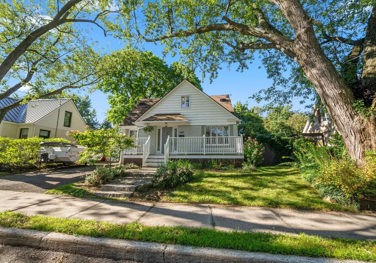 640 Rue Labonté — photo 1