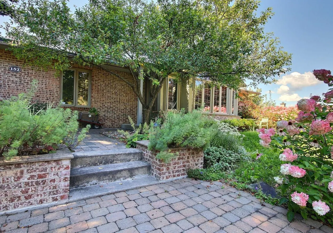 152 Boul. Robert — photo 1