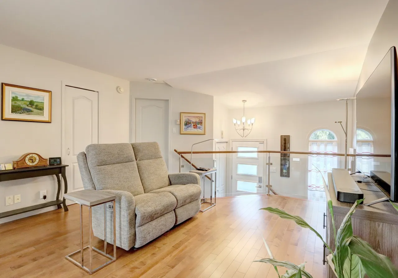 2120 Av. Desnoyers — photo 2