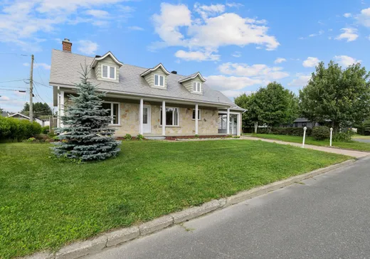 House for sale - 300 Av. du Ruisseau, Lac-Etchemin, G0R 1S0