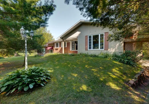 Maison à vendre - 20 Place de la Paix, Granby, J2H 1R5