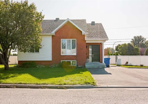 Bungalow for sale - 360 Rue Cambert, Pointe-Du-Lac, G9B1V1