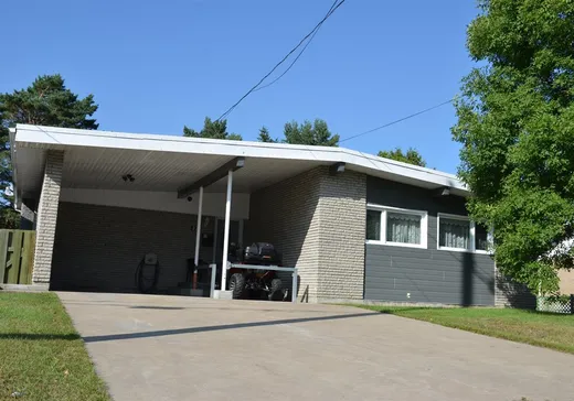 Bungalow à vendre - 17 Rue Laflèche, La Tuque, G9X1A1