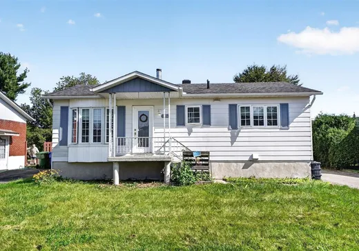 Bungalow à vendre - 141 Rue des Érables, Lachute, J8H1A7