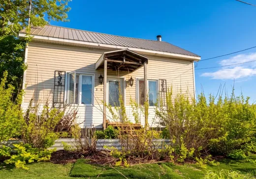 Two or more stories for sale - 235 Route 397, Amos, J0Y1S0
