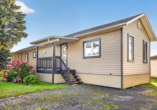 Bungalow for sale - 239 Rue Limoges, St-Germain-De-Grantham, J0C1K0