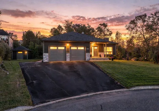 Bungalow à vendre - 1360 Rue de la Serpentine, Magog, J1X0H8