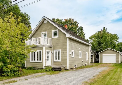 Two or more stories for sale - 3 Ch. de Clifton, Sawyerville, J0B3A0