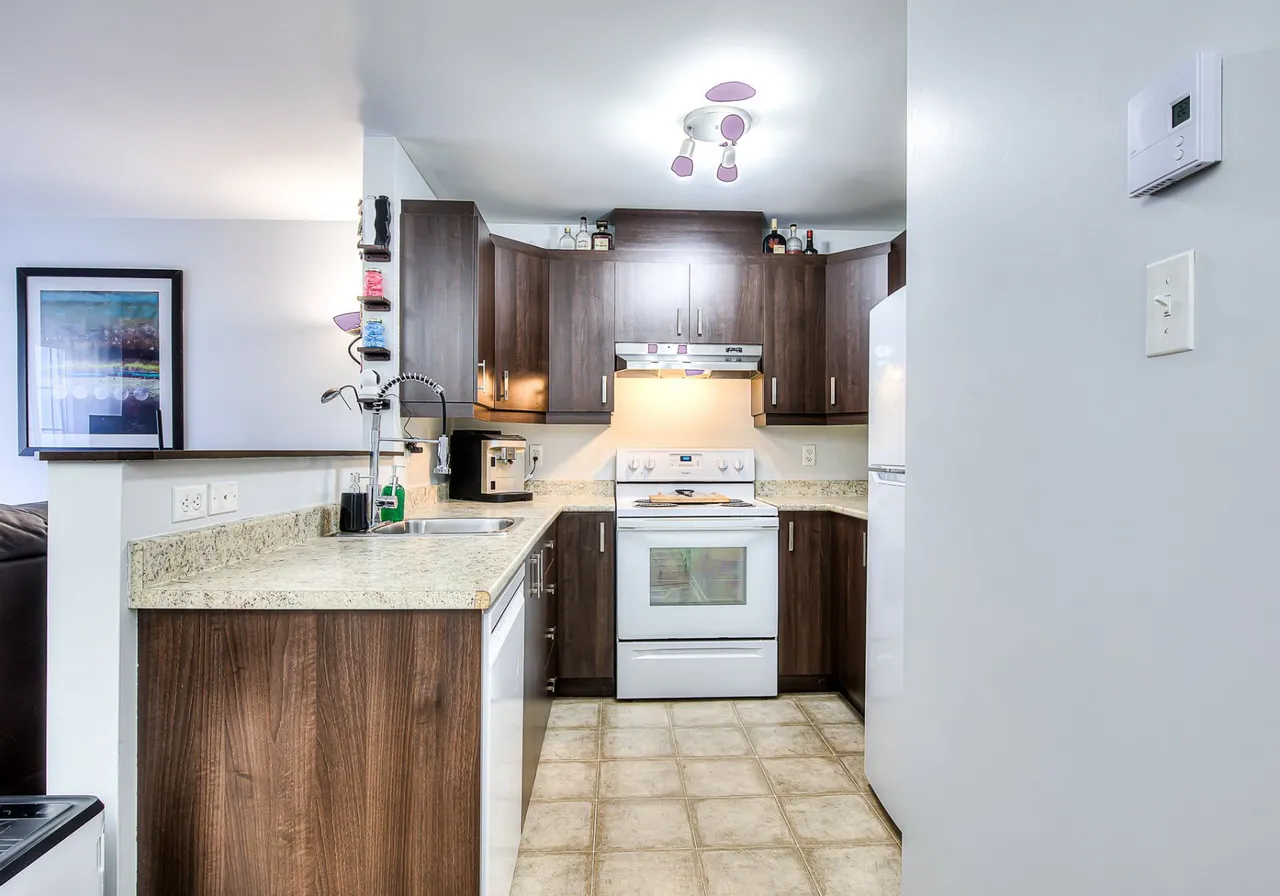 2884 Av. de la Gare — photo 3