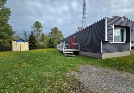 Two or more stories for sale - 199 Rue du Ruisseau, Matane, G4W3V8