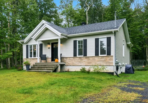 Bungalow à vendre - 240 103e Avenue, Saint-Anicet, J0S1M0