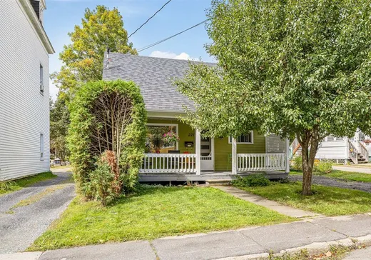 1 1/2 Storey for sale - 221 Rue du Collège, Magog, J1X2K4