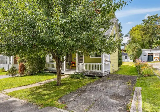 House for sale - 221 Rue du Collège, Magog, J1X 2K4