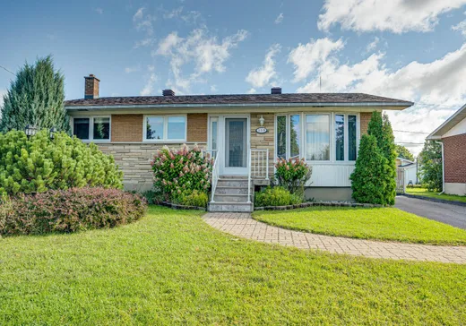 Maison à vendre - 359 Rue Lionel-Groulx, Salaberry-de-Valleyfield, J6T 4H3