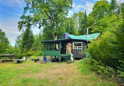Maison à étages à vendre - 124 Ch. de l'Ermitage, Lac-Au-Saumon, G0J1M0