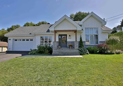 Bungalow à vendre - 451 Av. des Érables, Coaticook, J1A0A3
