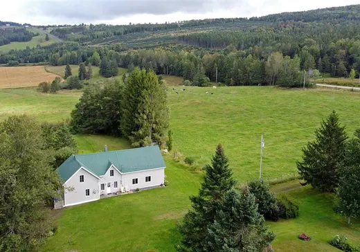 Maison à vendre - 6 Ch. St-Joseph, East Hereford, J0B 1S0