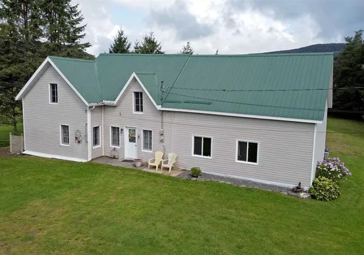 Maison à vendre - 6 Ch. St-Joseph, East Hereford, J0B 1S0