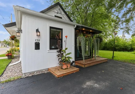Maison à vendre - 132 Rue St-Charles, Beauharnois, J6N 2A3