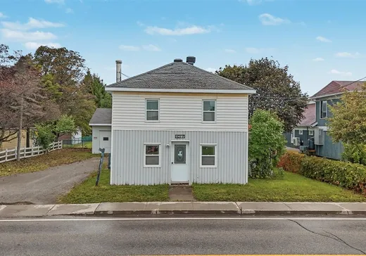 Maison à étages à vendre - 322 Rue Principale O., Saint-Anaclet, G0K1H0