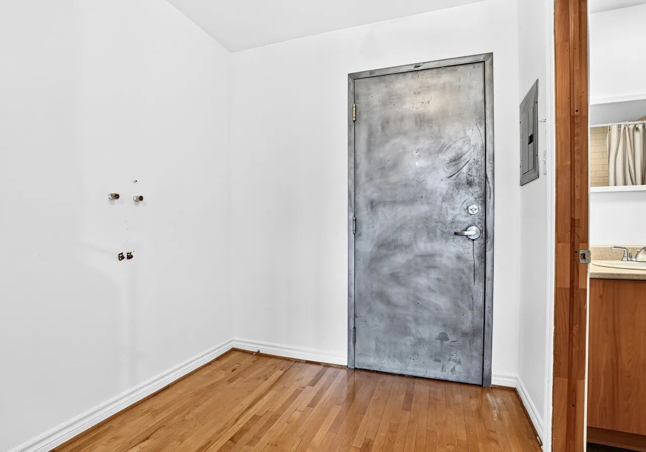 2295 Av. Aird — photo 2