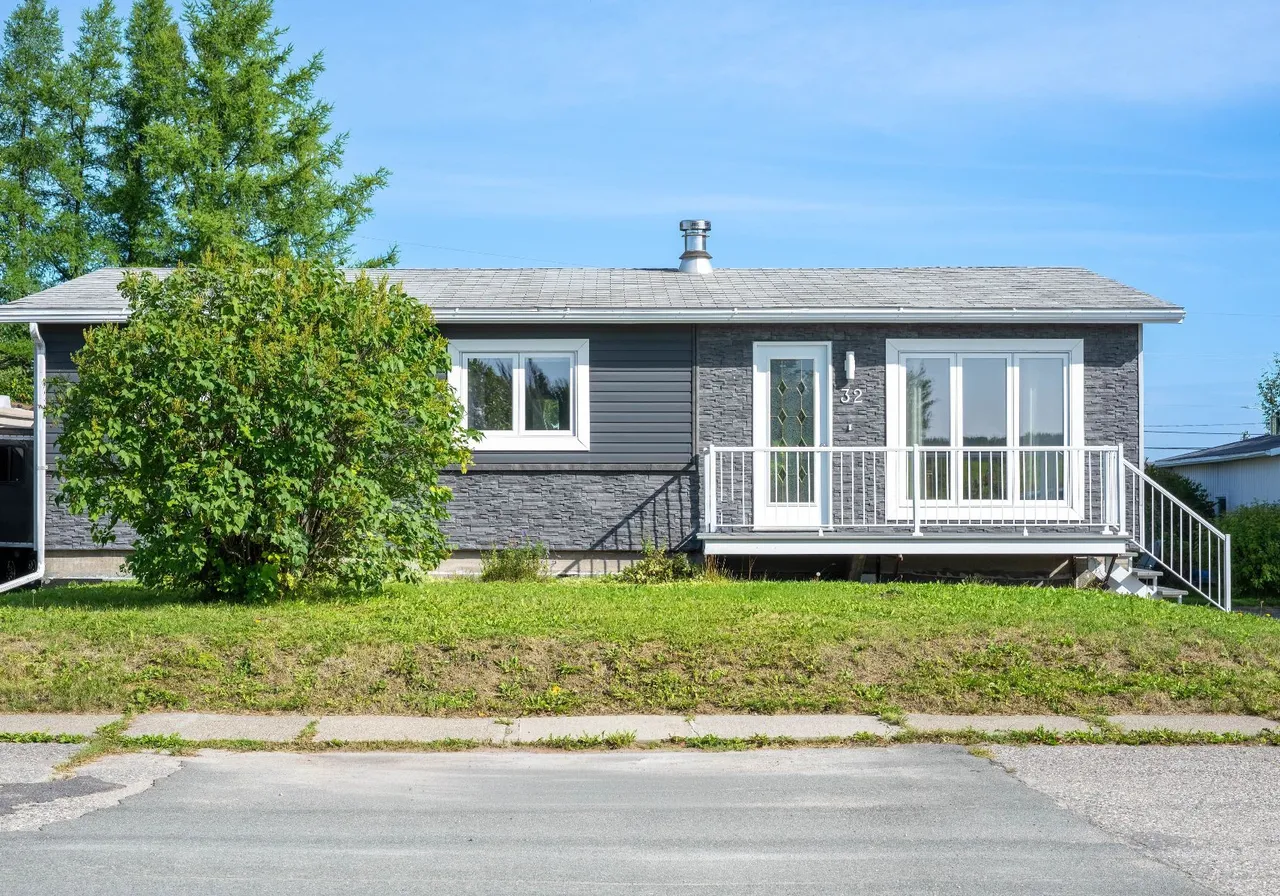32 1re Avenue E. — photo 2