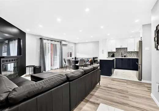 Condo à vendre - 3795 Boul. Le Carrefour, App. 105, Laval (Chomedey), H7T 2S1