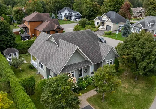 House for sale - 8 Av. des Faucons, Saint-Sauveur, J0R 1R4
