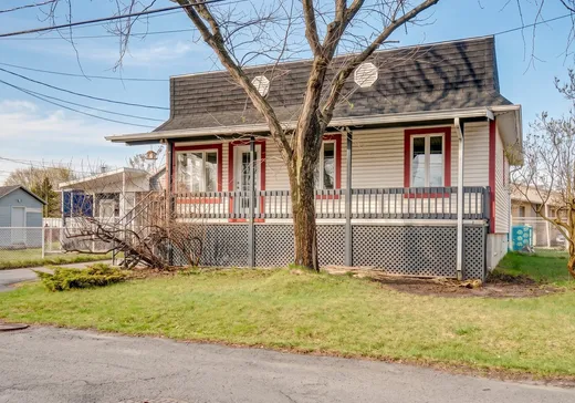 Maison à étages à vendre - 3327 Rue La Vérendrye, Massueville, J3R2J5