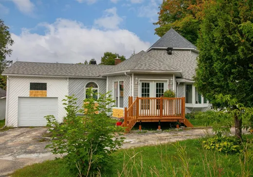 House for sale - 111 Rue Larochelle, Val des Sources, J1T 3M7