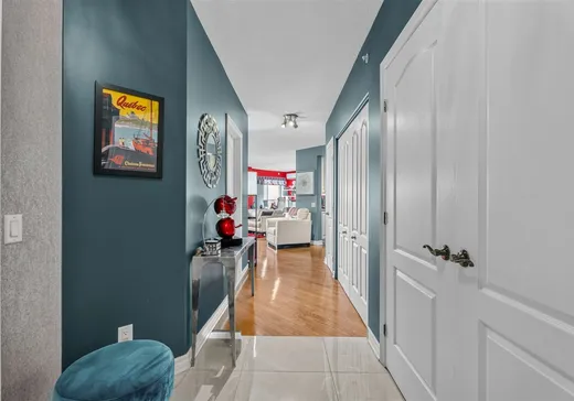 Condo à vendre - 3350 Boul. Le Carrefour, App. 403, Laval (Chomedey), H7T 2Z4