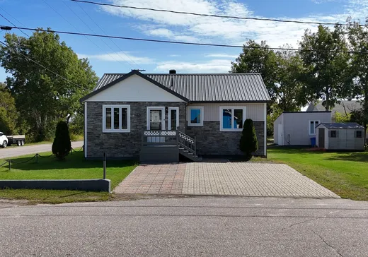 House for sale - 5 Rue St-Joseph, Sept-Îles, G0H 1A0