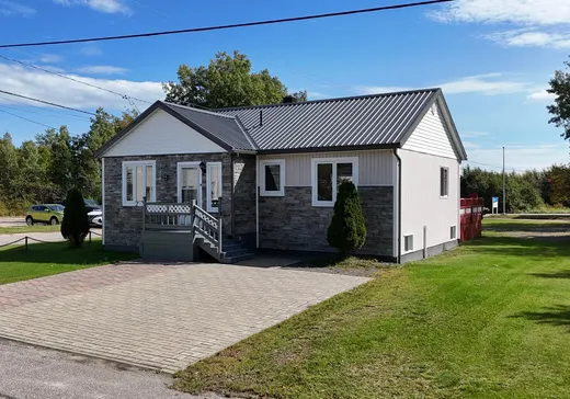 House for sale - 5 Rue St-Joseph, Sept-Îles, G0H 1A0