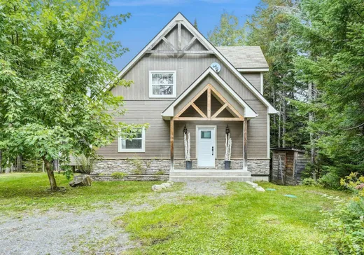 Maison à étages à vendre - 11 Rue Éliette, St-Come, J0K2B0